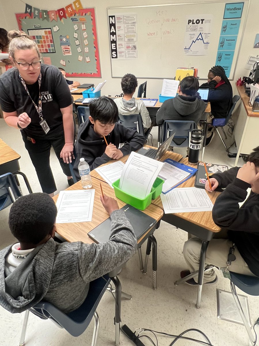 ambermhope's tweet image. Shout out to Ms. Reeves at Webb Middle School for rocking small groups, stations, &amp;amp; Lexia! @NikkettaWilson @LexiaLearning @Aleahcr