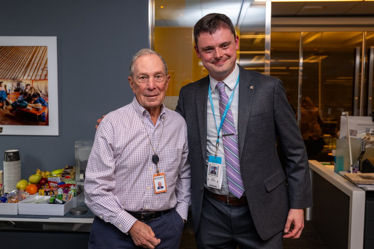 It was a pleasure meeting with @MikeBloomberg this week to discuss the opportunities and risks of AI and national security.