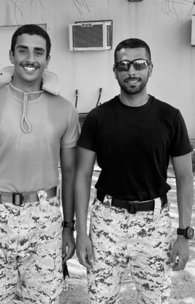 خالد يا خالد

يارب انك اخترت اخي و حبيبي و ظهري و سندي وتوام روحي و قطعه مني خالد بن عبدالعزيز قدوتي في الحياه و خطيت خطواته بكل فخر كان داعم للخير و للنجاح و قدوة جيله و مخلص لدينه و وطنه شرفنا في الدنيا و شرفنا في موتى الله يصبرنا على فراقك ياروح اخوك،رحيلك كسر ظهري ياخوي والله