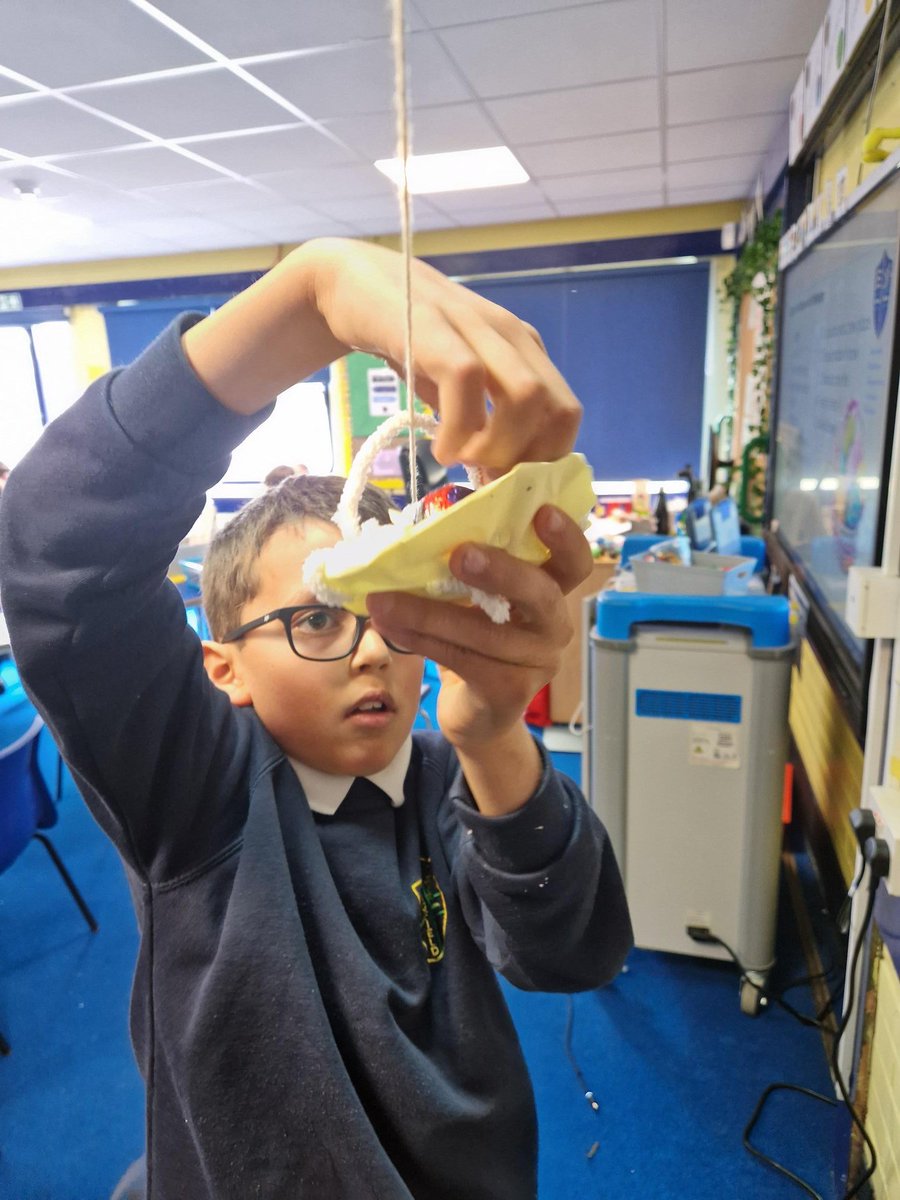 SpringfieldPri2's tweet photo. Can you create a contraption to carry a creme egg along a zip wire? #easterSTEM #creativity #springfieldsmiles https://t.co/K9fgfBfXDG