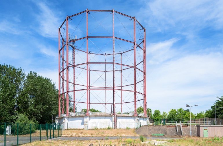 BethanRoberts06's tweet photo. 🔴We want to hear from you! 
📣Please join us to discuss the proposed development of the gas holder site on Salter Road, Rotherhithe 
🗓️Tues 23rd April
🕡6.30pm
📍Canada Water Theatre (in the library)
We’ll be joined by Chair of Planning Committee @Livingstone_RJ
See you there. https://t.co/UHpSUCXINW