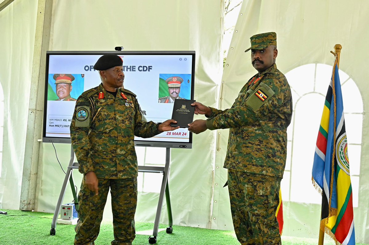 ChrisOMagezi's tweet image. A new dawn, a new beginning. Gen. @mkainerugaba assumes command of the #UPDF @MODVA_UPDF in Gulu today, a historical occasion presided over by celebrated bush war hero #SPADS and coordinator OWC Gen. Salim Saleh. A fundamental and transformative renewal, the future is bright!