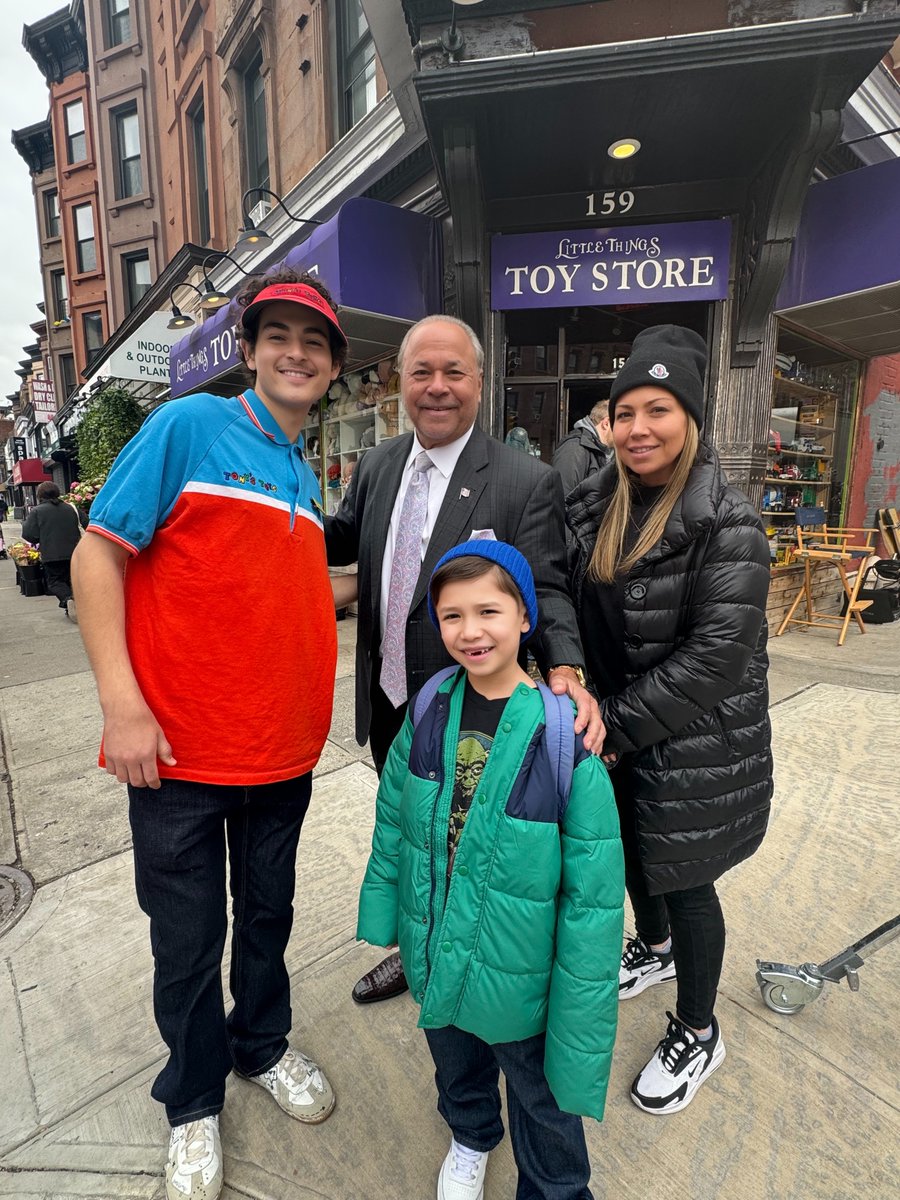 With David Mazouz @davidamazouz (who plays Bruce Wayne on Gotham!), my daughter, Jaclyn and my grandson, Jaxon!