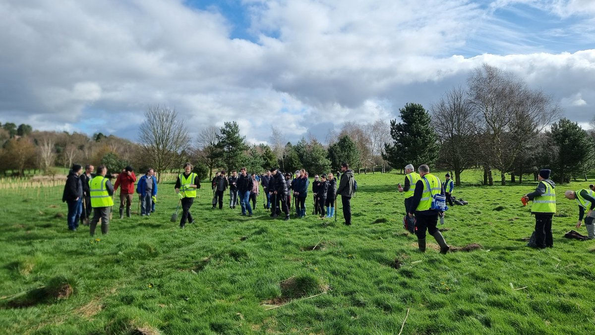 WT_PaulMos's tweet image. Treemendous  @WoodlandTrust Woodland Walks Podcast with Adam Shaw just out 😊

woodlandtrust.org.uk/blog/2024/03/f…

Frodsham Woods, Cheshire had a real buzz during our visit as 80 volunteers got to work planting over 2,000 new trees. 
 ##PlantMoreTrees ##NorthernForest