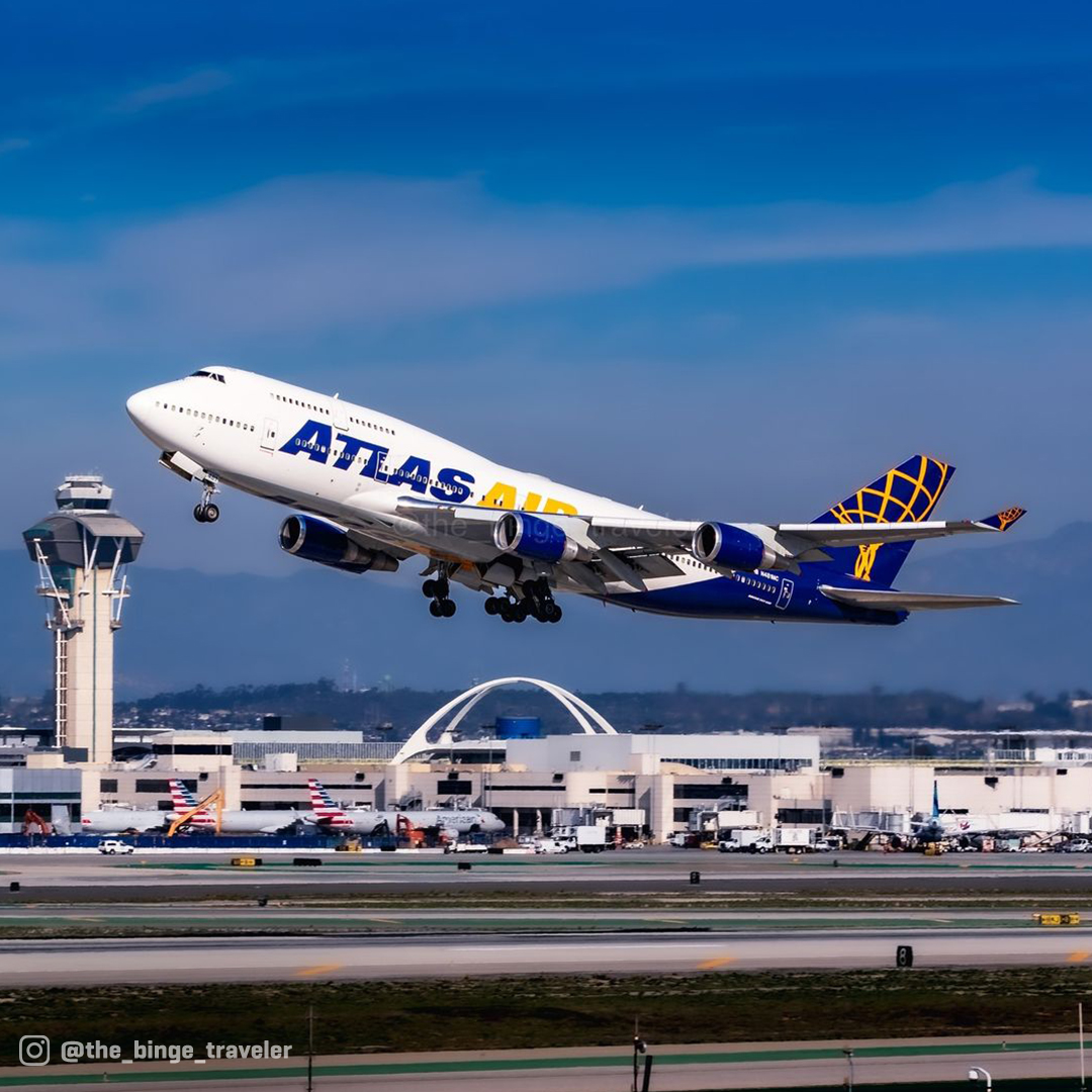Tag your favorite planespotting friend in the comments! ✈️ 📍 : @flyLAXairport