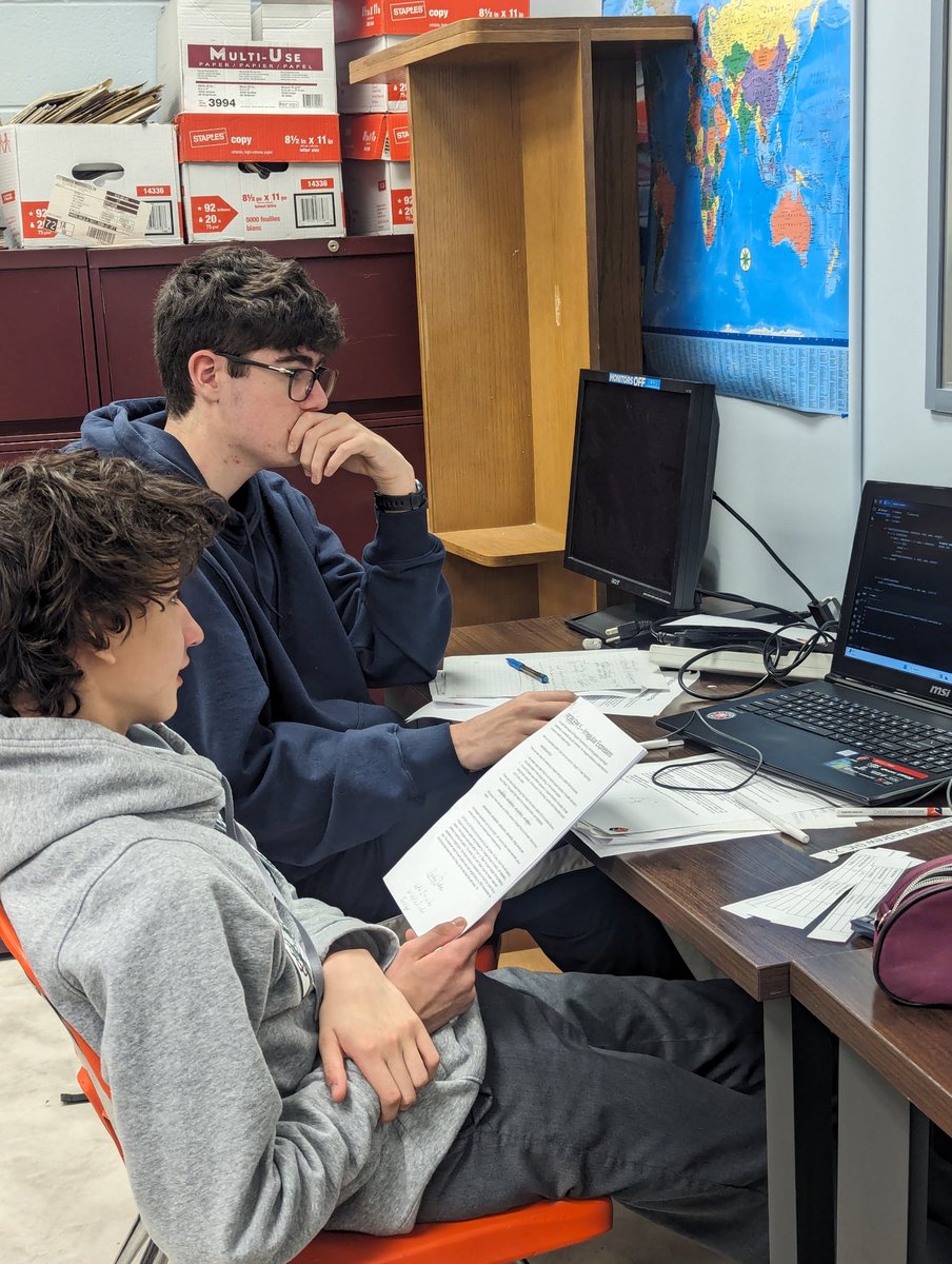 SilvaSonja's tweet image. Almost 3 hours in and they are still smiling and laughing! Keeping going @HolyCrossCSS #CodingTeam! 2 teams are currently in the top 4!