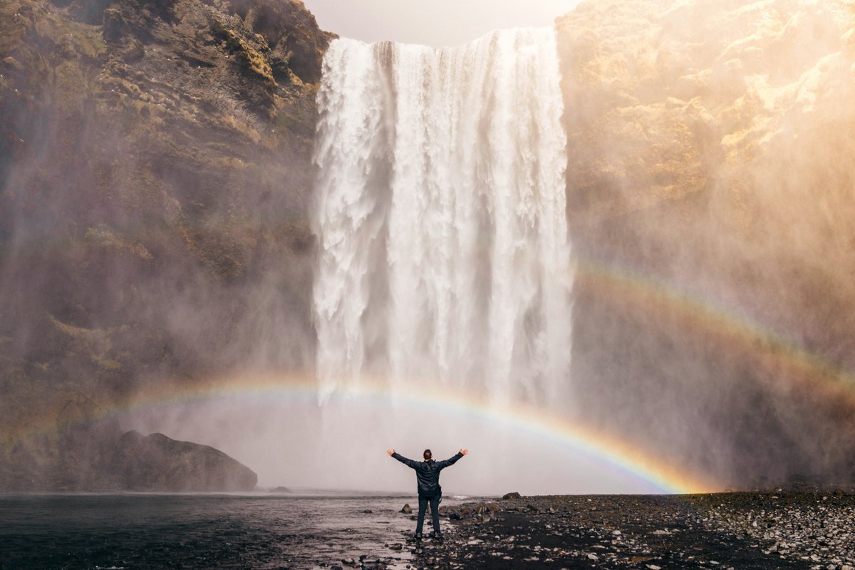 'Why doesn’t anyone care about climate change as much as I do? It’s so easy to think this, but take heart - because it’s wrong.' Liz Murray reflects on why we mustn't underestimate our fellow citizens’ desire for action on climate change. Read more: rsgs.org/blog/take-hear…