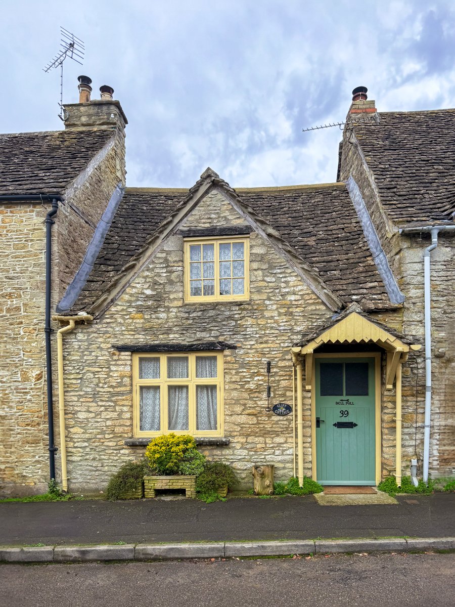 Draw me a picture-perfect Cotswold cottage...

#cotswolds #cotswoldbuyingagent #thecotswolds #cotswoldcottage #cottagecore #discovercotswolds