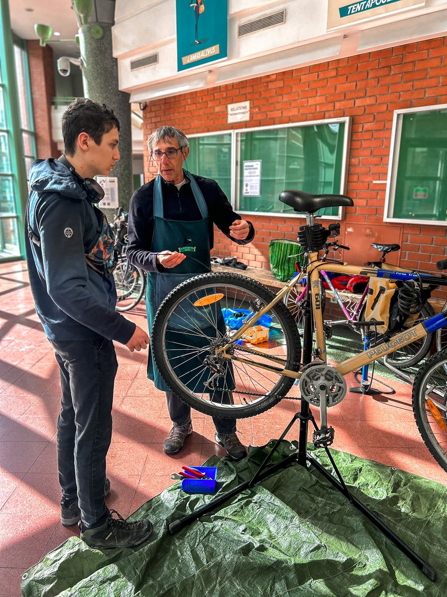 🔃Les semaines de l’économie circulaires continues à l’UVSQ sur le campus de Saint-Quentin en Yvelines. Découvrez la suite du programme et les conférences à venir 👉🏻 uvsq.fr/semaines-de-se…