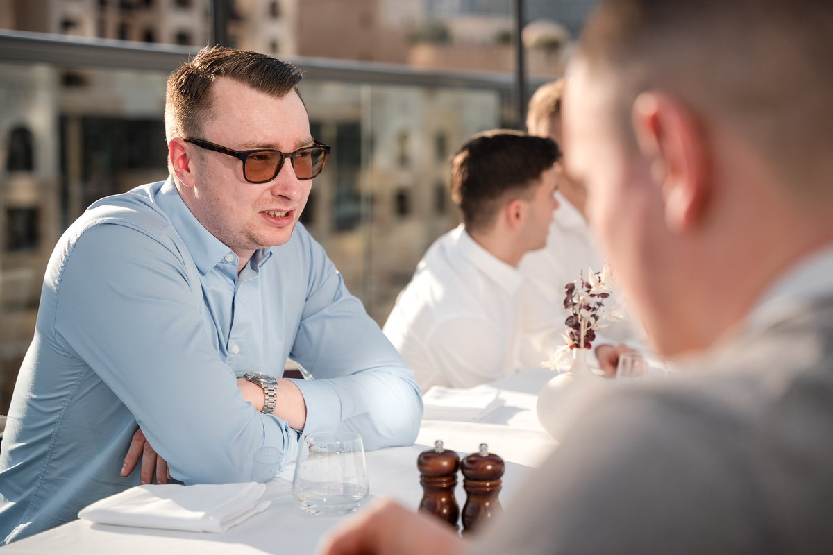 Jelmsen's tweet image. Emails and handshakes – the new power duo! Crafting cool convos and killer connections, one click at a time. 🤝💡📧 #EmailsWithPersonality #NetworkingNinja #InboxInfluence