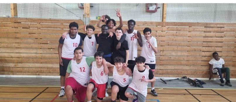 Champions académiques de basket Après une rencontre très disputée contre le collège A.Franck, notre équipe a remporté le titre de champion académique de Basket.  Bravo à tous!  Bravo également à Ilyes qui a participé à la formation jeune arbitre de niveau académique.  Rdv 24/04