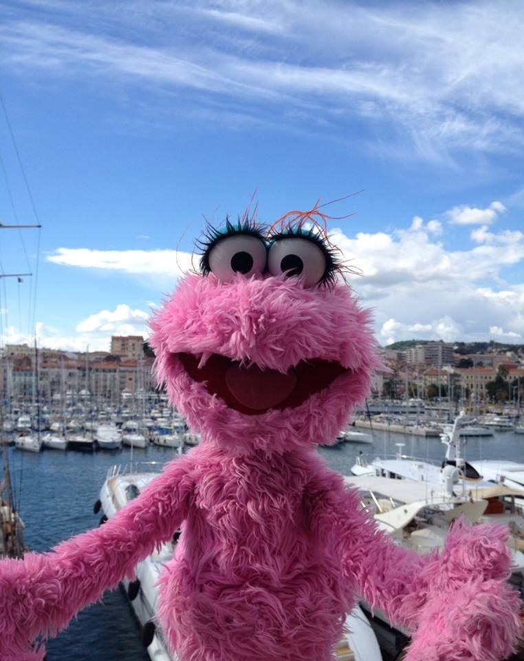 Lola los saluda desde el puerto de... ¿dónde creen que está Lola?