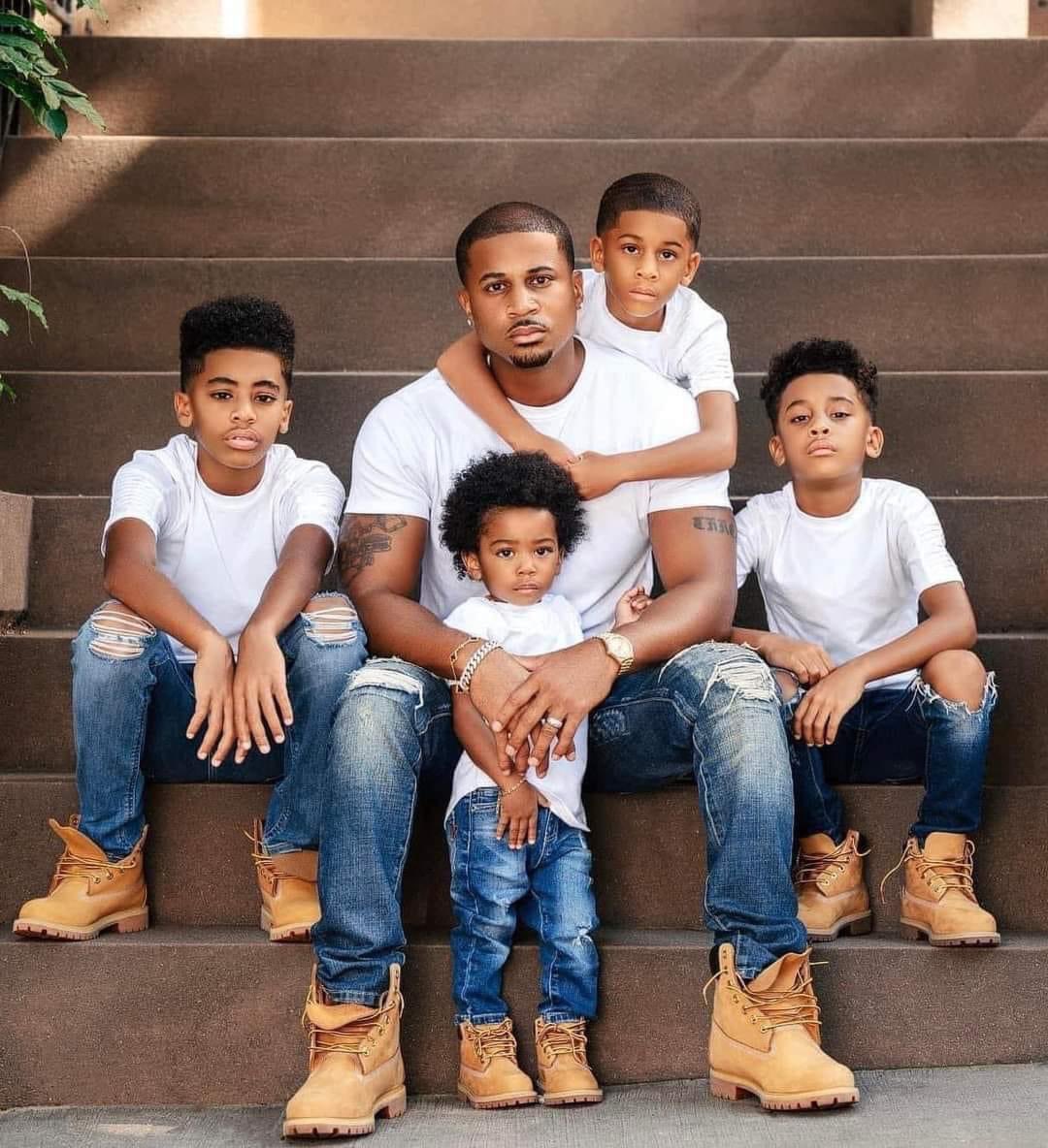 Faces Of Black America. 

Devale Ellis with his sons.

#BlackFathersMatter
