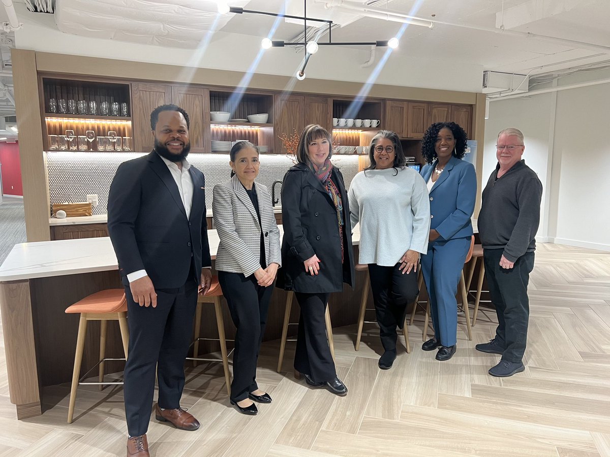 Today, I joined Anna Flores, Executive Director, @consumeraction; Jennifer Sharp, Executive Director, @TMH_in_DC; Kirra Jarratt, CEO, @DCBarFoundation; Andrea Thomas, President and CEO, @UPOinDC; and Mike Curtin, CEO, @dcck for the @CenterNonprof’s CEO Cohort.