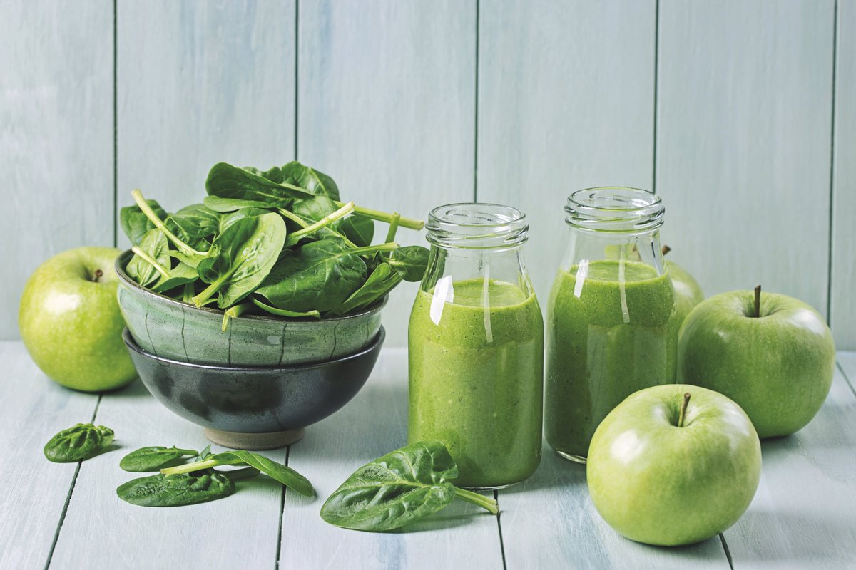 🍫 Have you had enough of chocolate yet? If so, how about helping your children to make a healthy green smoothie? Packed full of minerals and vitamins, it almost cancels out one too many Easter eggs! 🍏 tinyurl.com/sn-activity-sm… 📸 © Rex Shutterstock