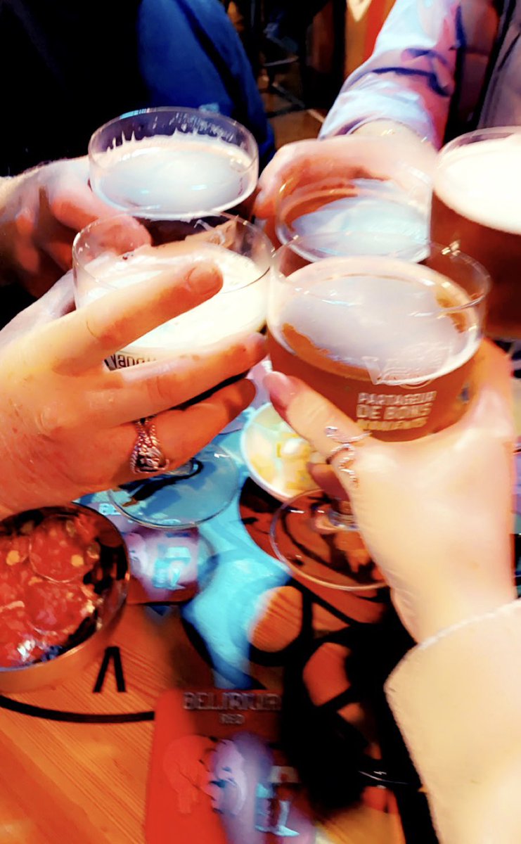 ChatOccitan's tweet image. - Afterwork  - @VandBOfficiel  

SALUTE ‼️🍻