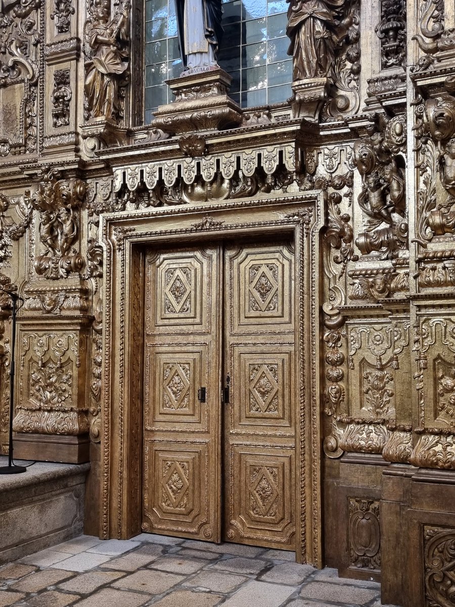 Golden door 🇵🇹 PortoSanta Clara Church #NoContextDoors #DailyDoor #adoorablethursday #doors