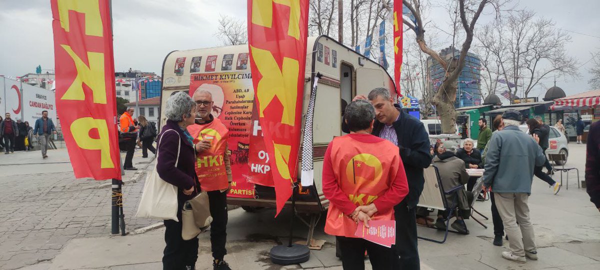 kurtuluspartisi's tweet photo. 📍 İstanbul/Kadıköy
Genel Başkan Yardımcımız Dr. Mustafa Şahbaz ve Kadıköy Belediye Başkan Adayımız Av. Pınar Akbina Karaman'ın da katılımıyla Kadıköy Halkıyla bir aradayız.
31 Mart'ta #OylarHKPye https://t.co/BdV8LRVWOG
