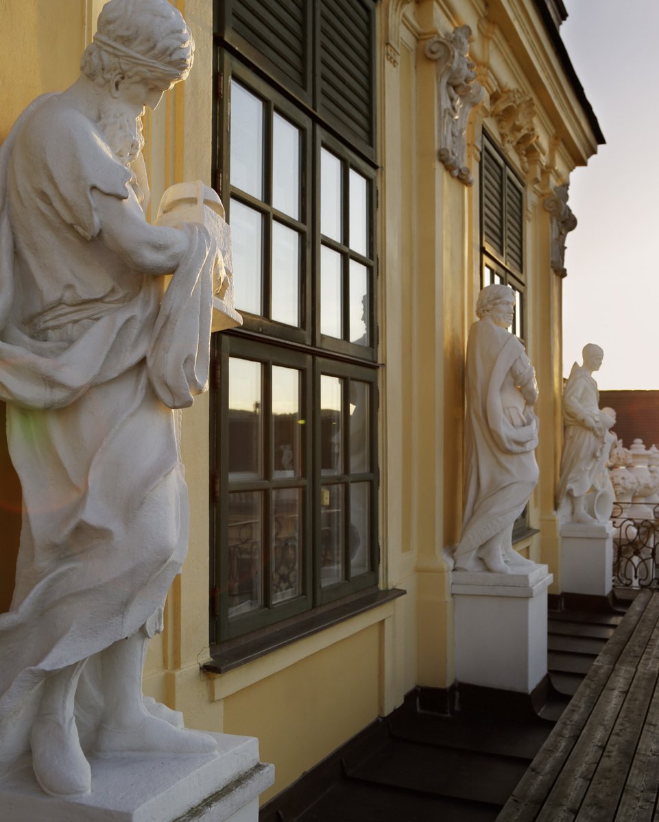 Did you know? The #mystical #statues that adorn the roof of Schönbrunn date back to 1750. Most of them depict #mythological #gods and heroes, virtues, seasons and continental allegories. 📷 © WienTourismus/Peter Rigaud