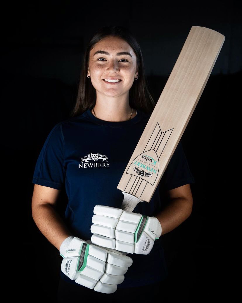 Join #TeamNewbery 🏏🤝 ✔️Quality Equipment ✔️Special Events ✔️Giveaways ✔️AND MUCH MORE! For more information click the link in our bio & head over to our website 📲 #NewberyCricket #SponsoredPlayer #Cricket #ClubCricket