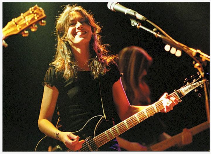 'I like to pay homage to the bands who are sort of psychedelic but sort of basic rock & roll guitar riffing. Just bending one note over and over and over again until it becomes almost like a trancelike loop' ~ @SusannaHoffs 🎸 #bangles #thebangles #guitarplayer #womenwhorock