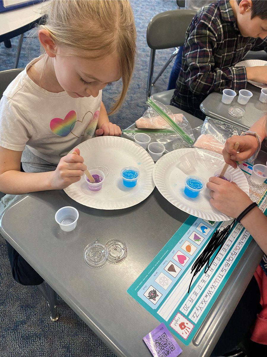 MrsConnor14's tweet image. Thank you for the interactive  presentation on properties of matter and chemistry @ScienceAmerica ! 🧪 🧫  Students were so engaged as chemists! #propertiesofmatter #chemistry