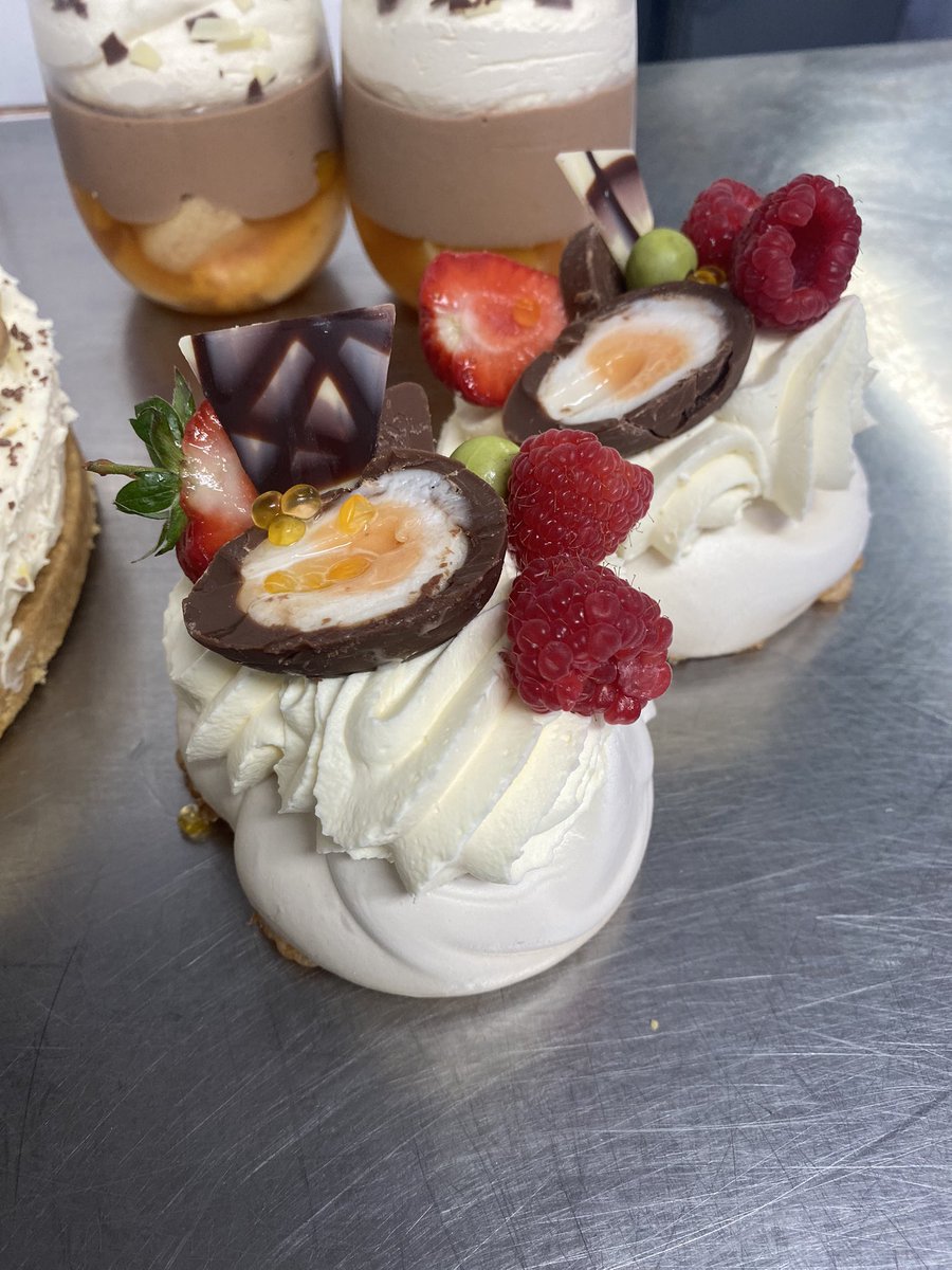 This weekend we have some delicious Easter Treats on our dessert trolley! All hand made by our head chef Andy Betambo! 

We have Terrys Chocolate Orange Trifle, Cream Egg Pavlova and a Mini Egg Cheesecake!! 😋