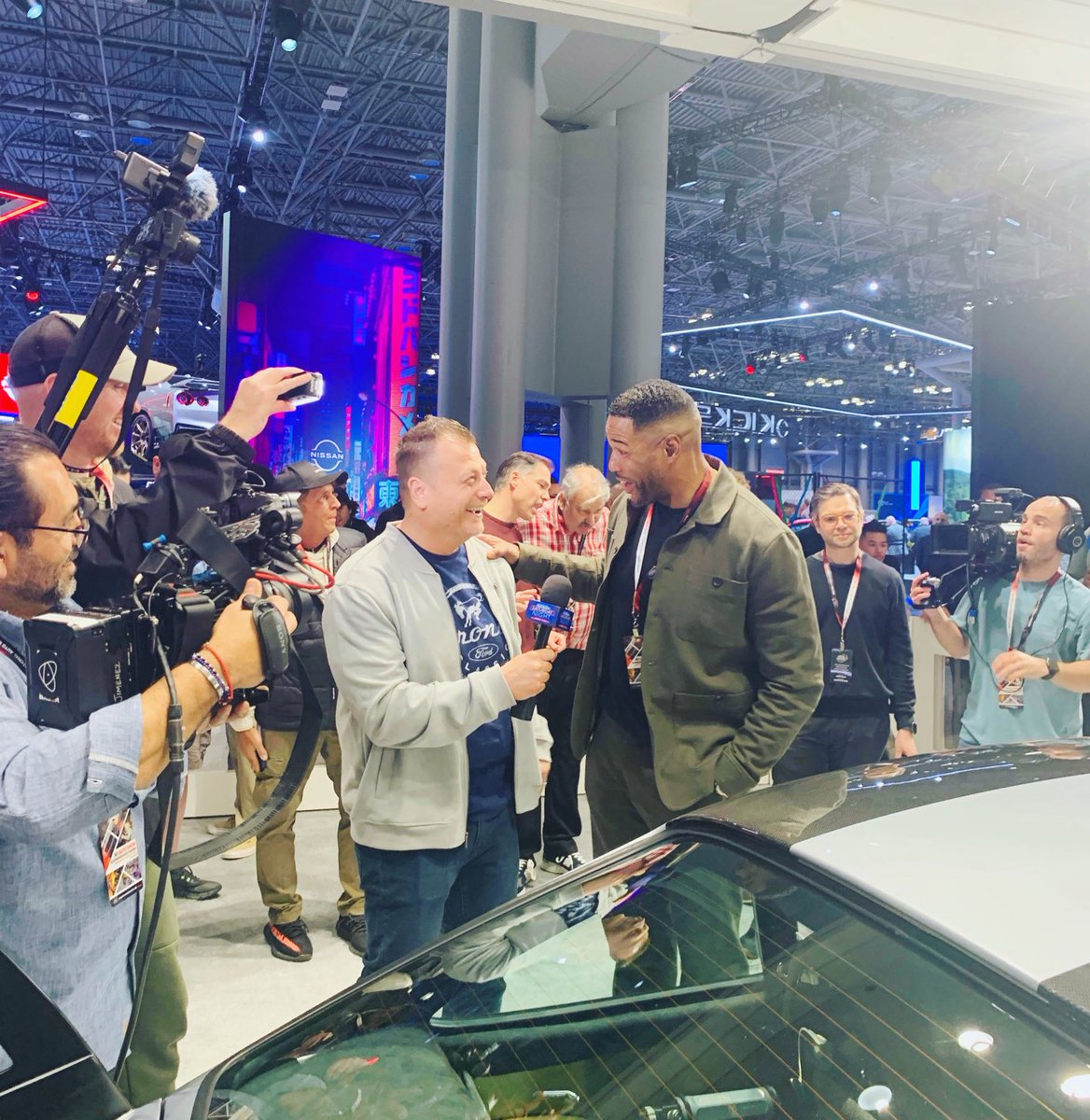 Talking cars w/ the legendary Michael Strahan at the NY AUTO SHOW. Seriously cool dude but I have way more Super Bowl rings if you count Tecmo Bowl.