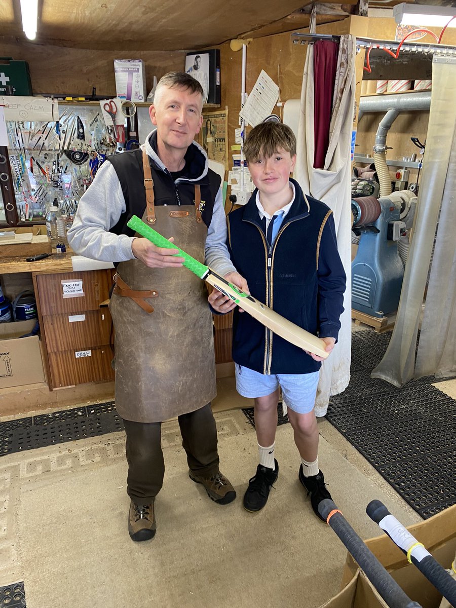 Fantastic morning at the <a href="/RobPackCricket/">RobertPackCricket</a> workshop and Harry getting presented with his first Blueroom bat. Thanks Rob for the insights and experience. 

#cricket #cricketbat #Blueroombats #RobPack