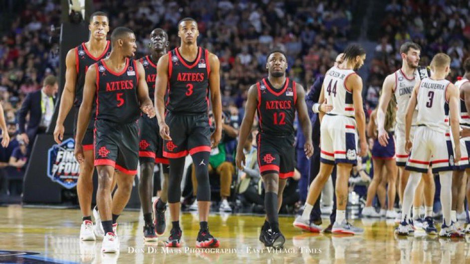 This shot from @DonDeMarsPhoto is pretty cool. 4 starters and a coach for the Aztecs in tonight’s game.