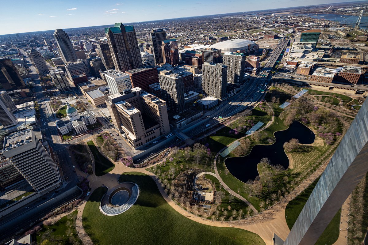 GatewayArchSTL tweet picture