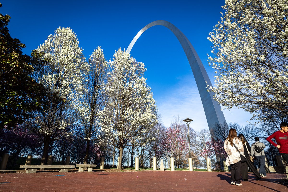 GatewayArchSTL tweet picture