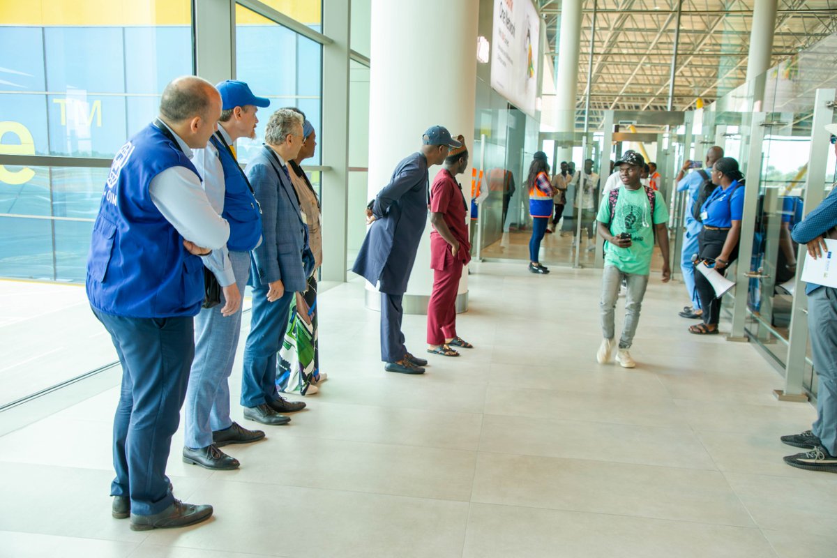 Today we welcomed 149 sierra leoneans who returned voluntarily from a key transit country-Niger.Thanks to Ministers of @moelssgovsl @Cee_Bah & @MoiceComm & @EUinSierraLeone & @GERinSalone Ambassadors & the @UNSierraLeone RC @swakana99 for their support. #safemigration #LNOB