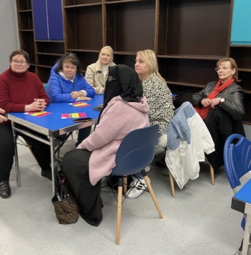 One of our classes had a great end of term trip to Mitcham library where they checked out books, took their blood pressure & learnt about the library. @MertonLibraries #learnenglishtogether