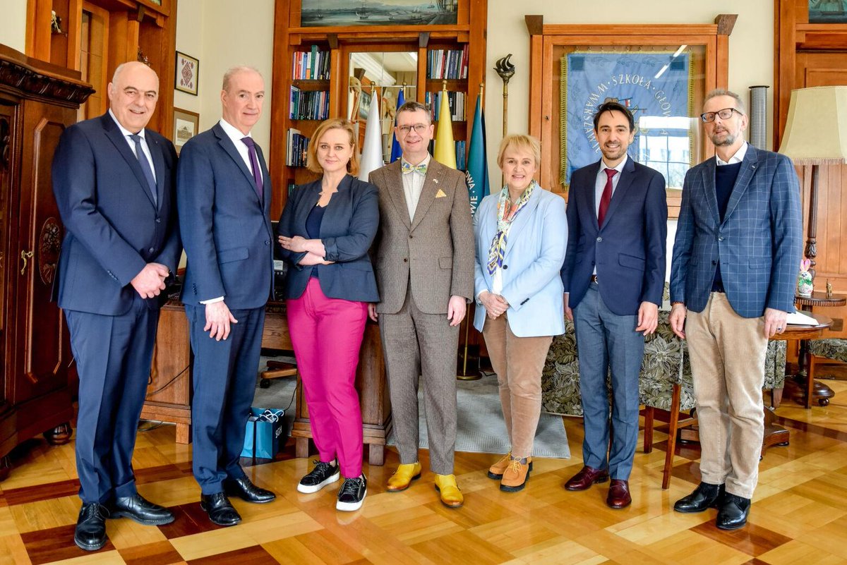 Rencontre le Prof. P. Wachowiak, recteur de la prestigieuse université de commerce @SGHWarsaw. Le potentiel de coopérations entre la 🇫🇷 et cette école d’excellence est élevé. Je me réjouis de cette volonté de resserrer les liens entre le monde académique et la sphère économique.