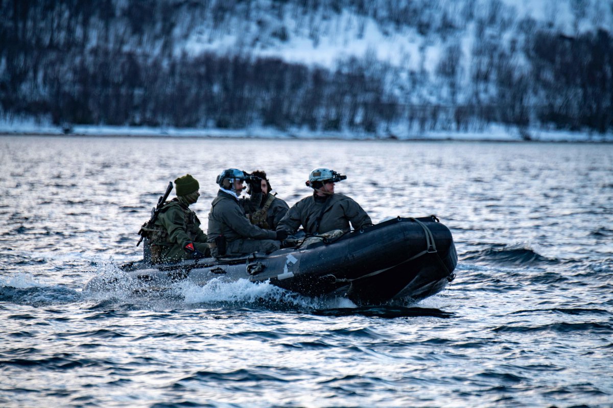 USNavy's tweet image. Navy SEALs and SWCC trained with Norwegian Naval Special Operations Commandos during Nordic Response on Maritime Operations in extreme austere weather environments. Link: dvidshub.net/image/8309307/…

#SpecialOperations #SpecOps #SEALs #NavalSpecialWarfare #NATO #MaritimeDefense