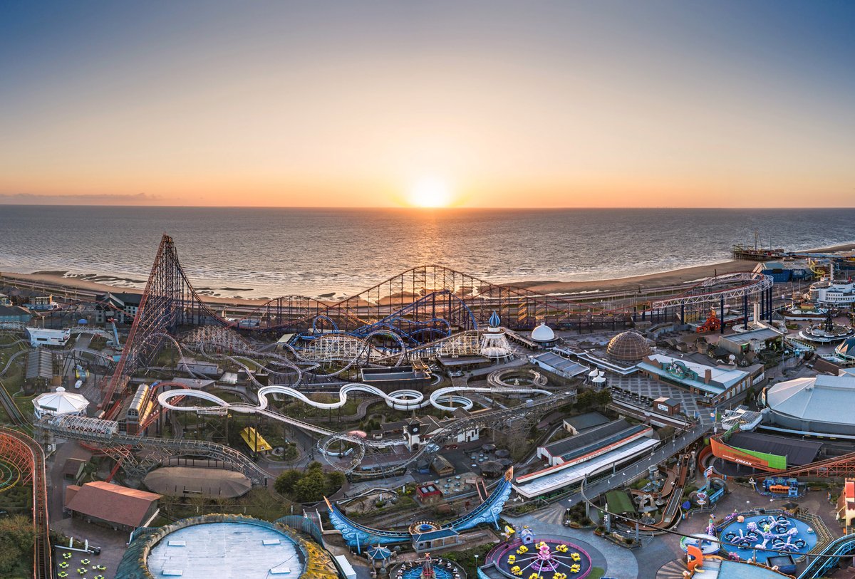 Summer is officially on the way! Now the clocks have gone forward, the sun will set in Blackpool at: ☀️ 8.42p.m. by the end of April ☀️ 9.32.p.m. by the end of May Bring on the lighter evenings and our spectacular summer sunsets! 📷 Gregg Wolstenholme Photography