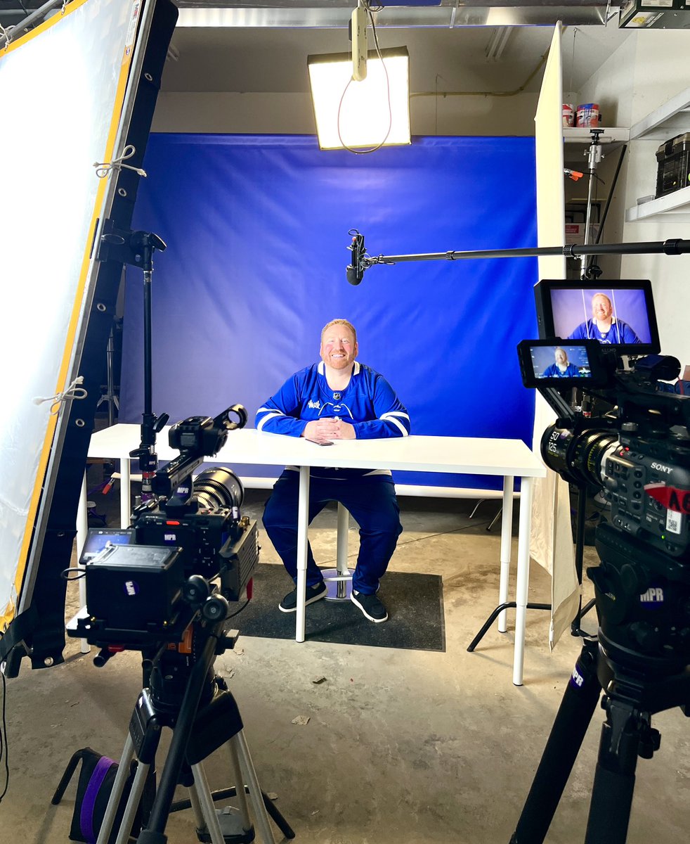 leafguy403's tweet image. Having lunch with the MLSE front office today. Why you ask?
It’s been absolutely killing me to not saying anything but I starred in a commercial for the Leafs last week!
Not in Toronto tho……….

12 members of the @MapleLeafs production team all flew out to lil ol Redcliff…