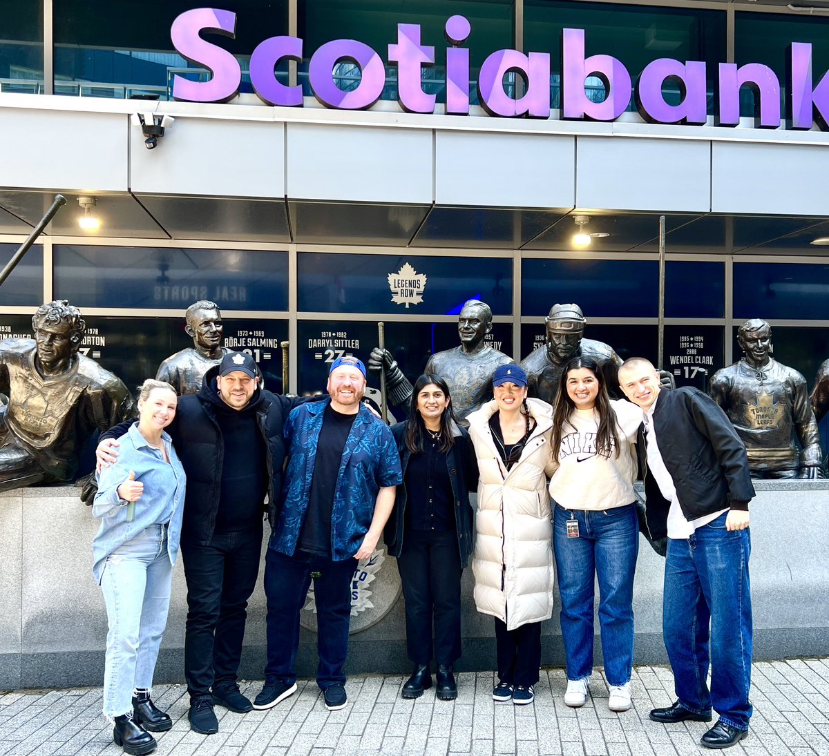 leafguy403's tweet image. Having lunch with the MLSE front office today. Why you ask?
It’s been absolutely killing me to not saying anything but I starred in a commercial for the Leafs last week!
Not in Toronto tho……….

12 members of the @MapleLeafs production team all flew out to lil ol Redcliff…