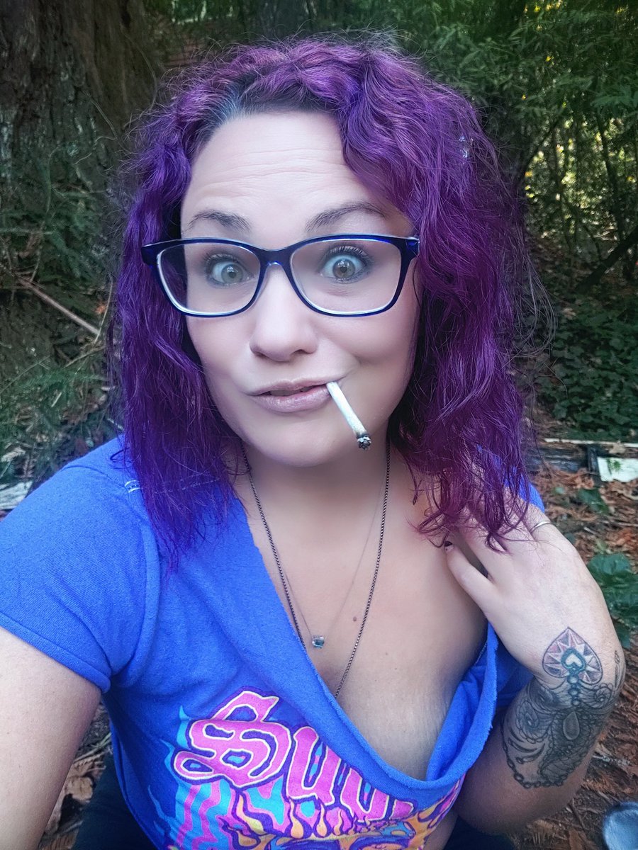 Doing the day one doob at a time 💚💨 #ThursdayMotivation #stoners #puffpuffpass #weed #girlswhosmoke #Mmemberville