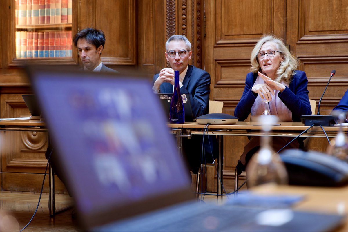 À la suite des piratages et menaces, j’ai décidé de suspendre à titre préventif toutes les messageries des espaces numériques dans nos établissements scolaires. Avec les représentants des élus et les éditeurs, nous allons déployer un véritable bouclier numérique.