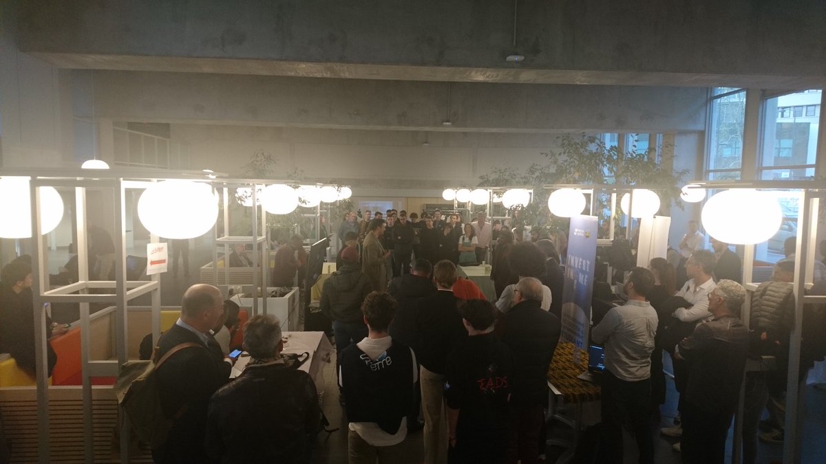 Pitchs par de jeunes entrepreneurs pour la soirée de clôture du programme <a href="/LesEntrepAM/">Les Entrep' Aix-Marseille</a>. Une chouette initiative pour nous faire patienter avant les résultats des délibérations du jury. Une belle soirée en perspective ! Vivement l'année prochaine et la prochaine promo !