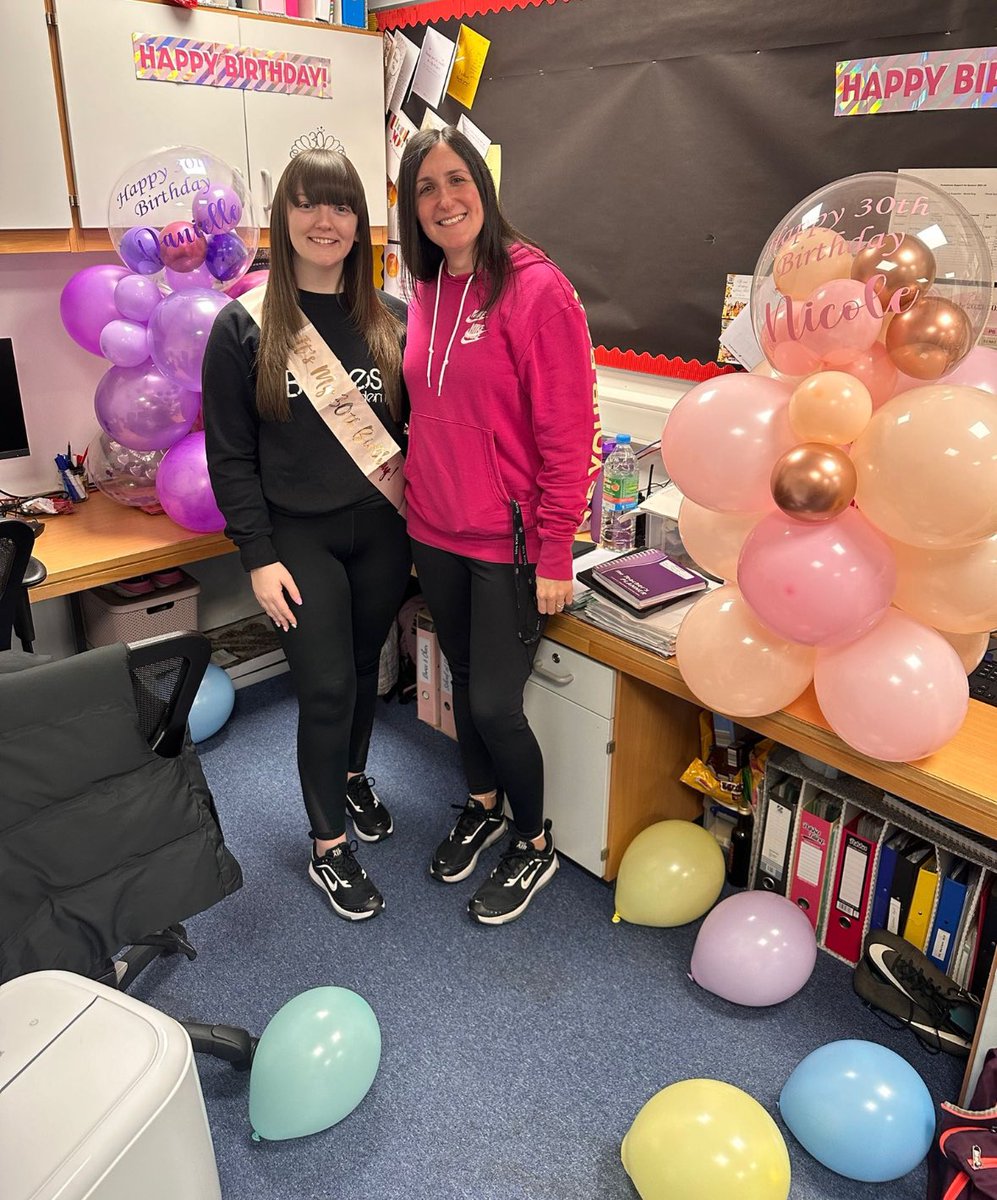 What a busy, but exciting term it has been 💃🏻⭐️

Fantastic way to start the holidays, celebrating a ‘big’ birthday with <a href="/MrsKingPE8/">Mrs King</a> and my classes today 🎂

Happy holidays everyone!