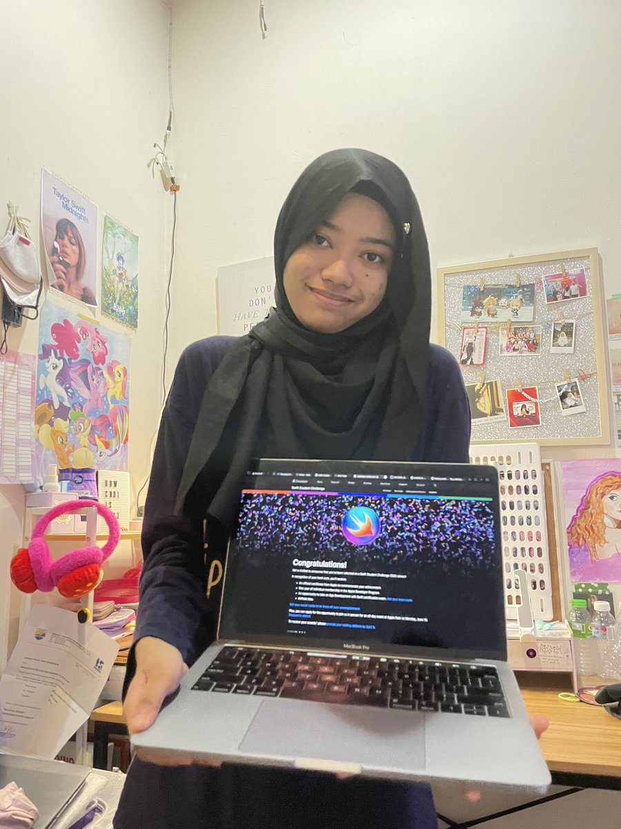 TechyJannah's tweet image. (that’s my pic and reaction video + me doing sujud syukur as well 😭🥲)