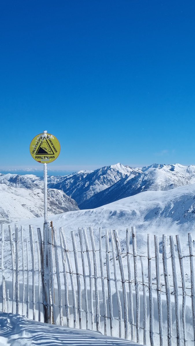 rojo492_'s tweet photo. ⛷️🤍 https://t.co/8SFXQBzfE7