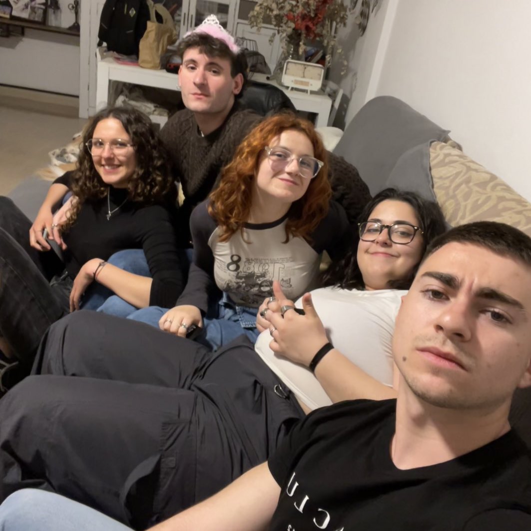 lucciamorenoo's tweet photo. Ayer fue un día increíble rodeada de las mejores personas. No se imaginan cuánto les quiero y lo feliz que me hacen.❤️ ❤️ https://t.co/d7p0vaEqnm