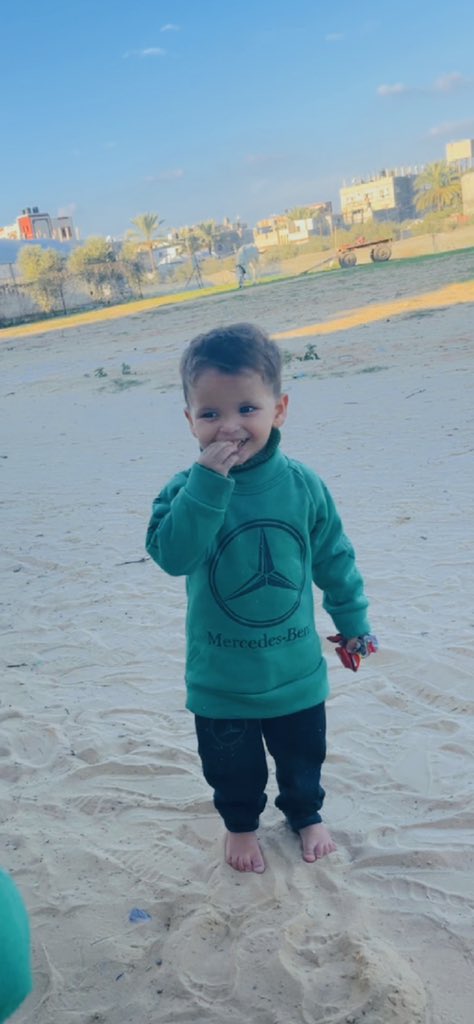 deviledneggs's tweet photo. Malek @malek_qamar7 has lost 70 family members in this genocide, an unimaginable number. His sweet little brother pictured here deserves to grow out of childhood safely, can we please contribute to their fund so they can evacuate? 

https://t.co/DcYAn8dZuB https://t.co/W9SvPn2F4O