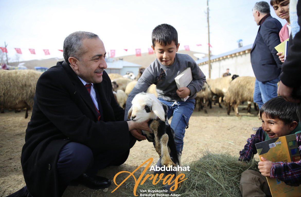 Siz gülünce bizde güller açıyor.