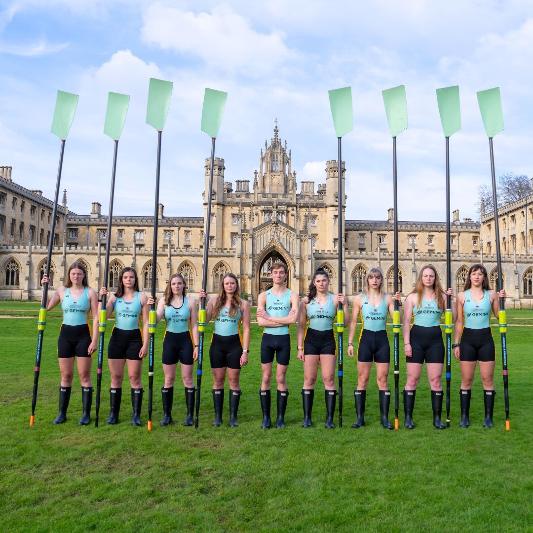 Congratulations to Sidney student James Trotman (2022, Economics; below, centre) who will cox the Cambridge Women's Reserve Boat, 'Blondie', on Saturday as part of the Gemini Boat Race 2024. 📷 Photo: Nordin Catic @theboatrace @CUBCsquad #TheBoatRace #OxfordVsCambridge