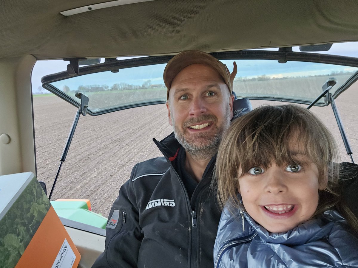 MvAndel's tweet image. En los! Momentjes stelen. #suikerbieten er toch maar in doen! #kennet @CosunBeetCo #oogst2024